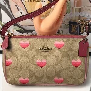 COACH Nolita 19 Heart Print Bag 😍♥️